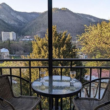 Unforgettable Attic With Balcony In Borjomi Apartment Ngoại thất bức ảnh