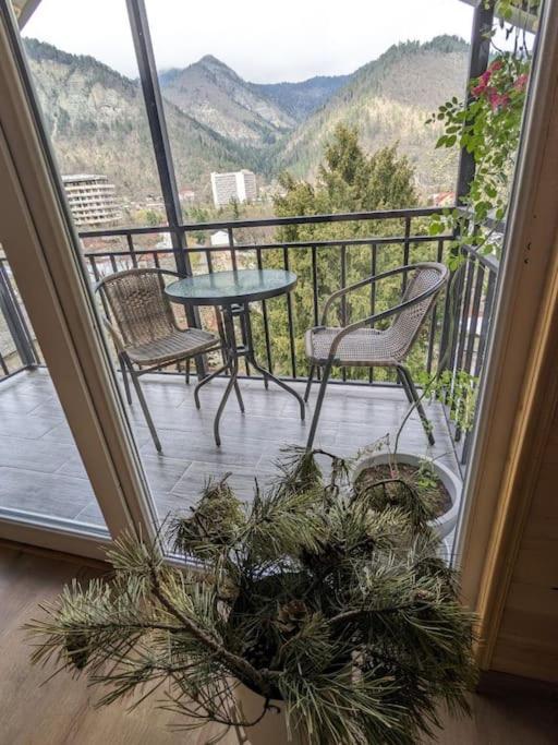 Unforgettable Attic With Balcony In Borjomi Apartment Ngoại thất bức ảnh